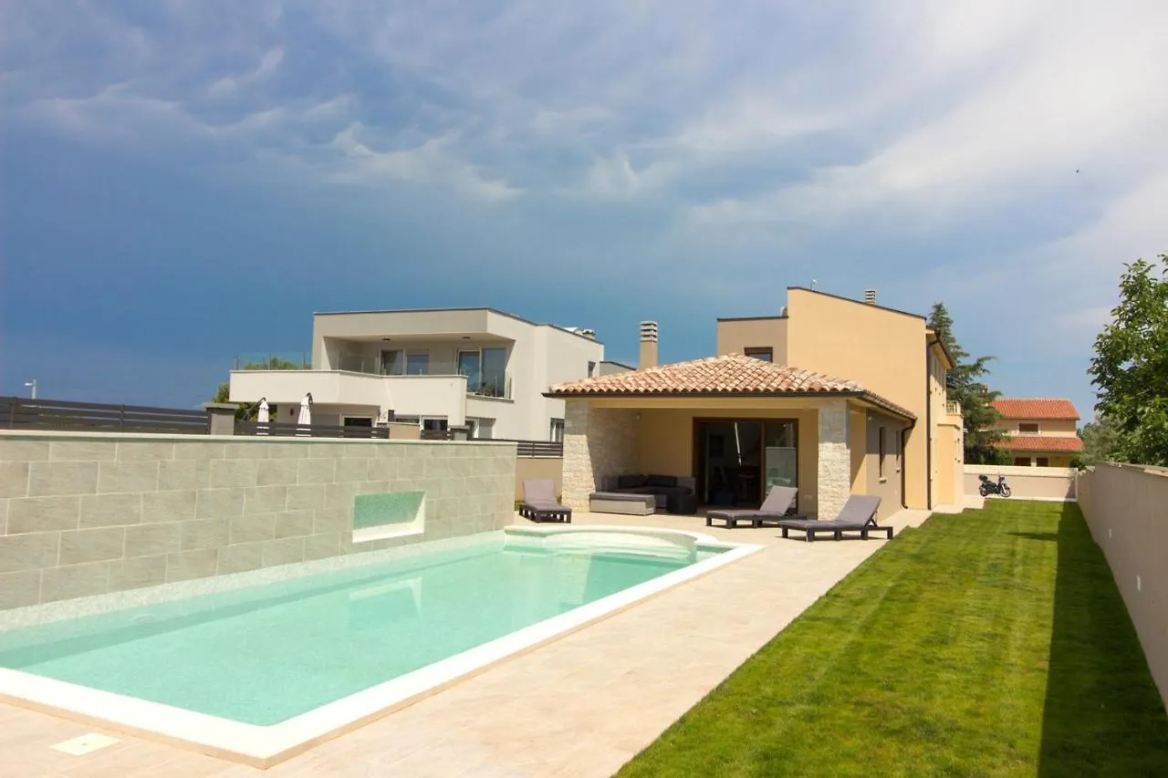 Beautiful Villa Markulin With Private Pool Near Pula Sisan