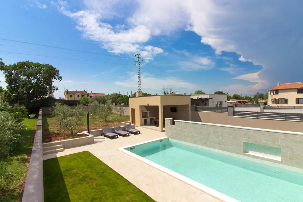 Beautiful Villa Markulin With Private Pool Near Pula Sisan