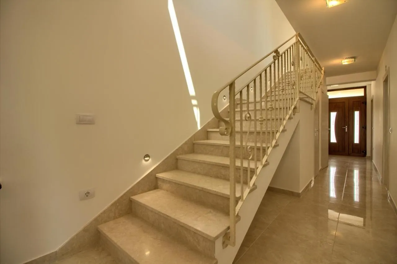 Beautiful Villa Markulin With Private Pool Near Pula Sisan