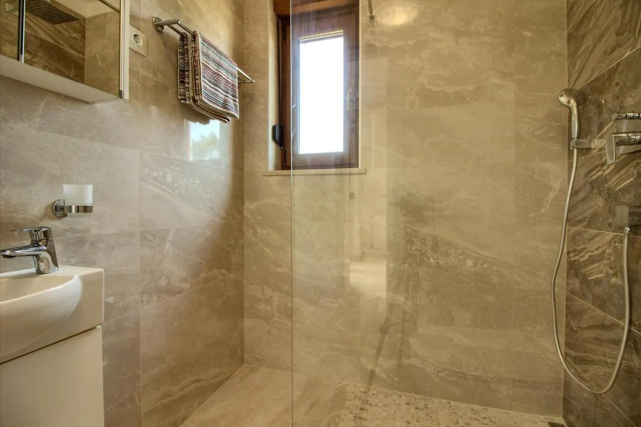 Beautiful Villa Markulin With Private Pool Near Pula Sisan